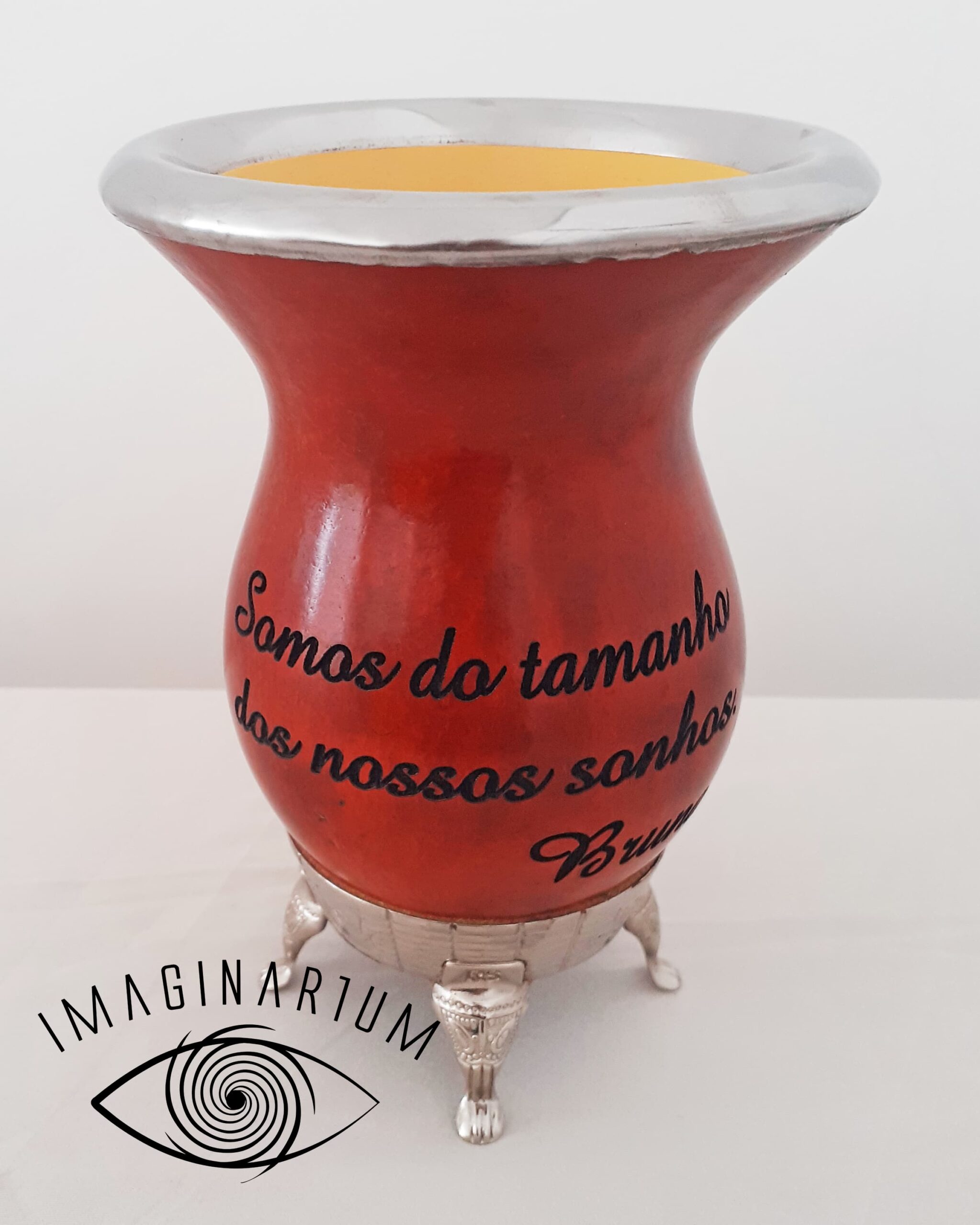 Cuia personalizada com pézinho diferenciado e bocal de inox, personalizada com a frase, somos do tamanho dos nossos sonhos